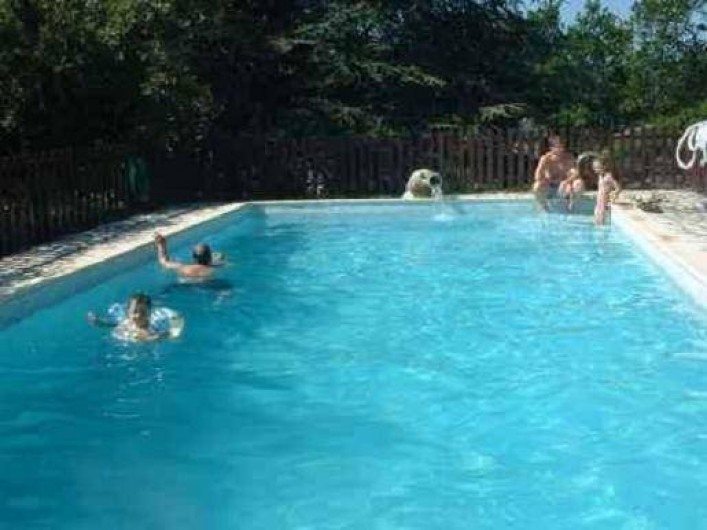 Location de vacances - Gîte à Jaujac - piscine : 10.00 x 5.00 profondeur : mini 1.50 maxi 2.50