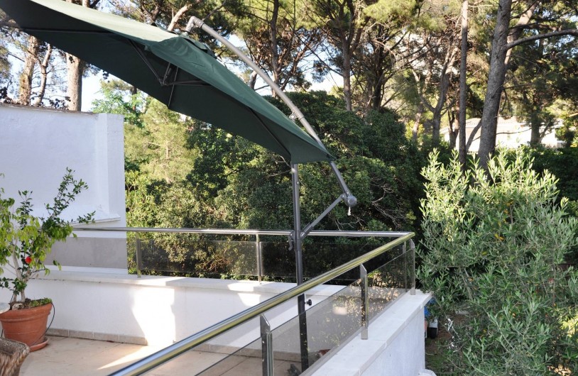 Location de vacances - Maison - Villa à Llançà - Terrasse avec vue sur espace arboré