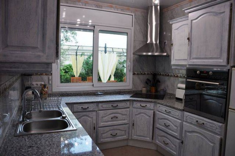 Location de vacances - Maison - Villa à Llançà - cuisine vue sur cour
