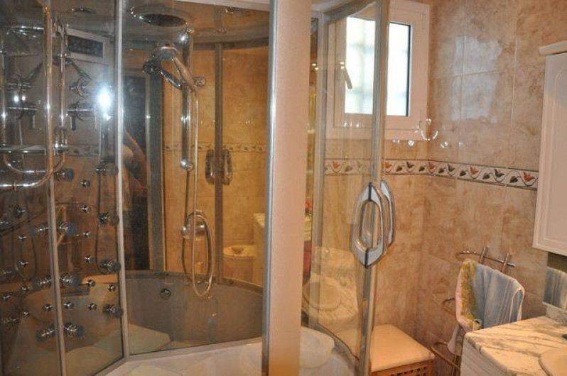 Location de vacances - Maison - Villa à Llançà - salle de bain rez de chaussé