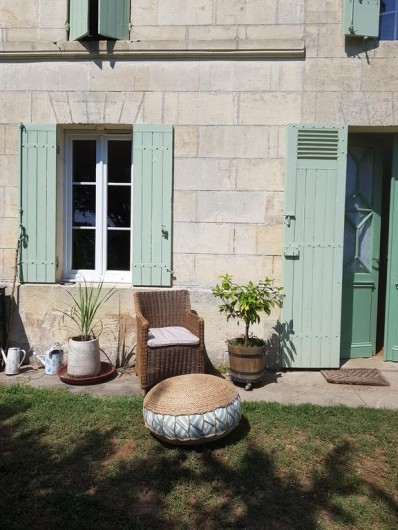 Location de vacances - Chambre d'hôtes à Laruscade - La terrasse sud, sur le jardin