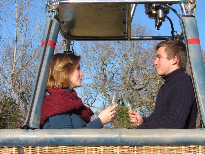 Location de vacances - Chambre d'hôtes à Laruscade - Champagne pour les amoureux dans le ballon