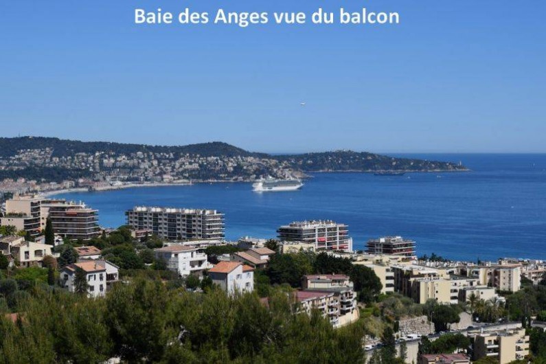 Location de vacances - Appartement à Nice - La Baie des Anges vue du balcon du salon
