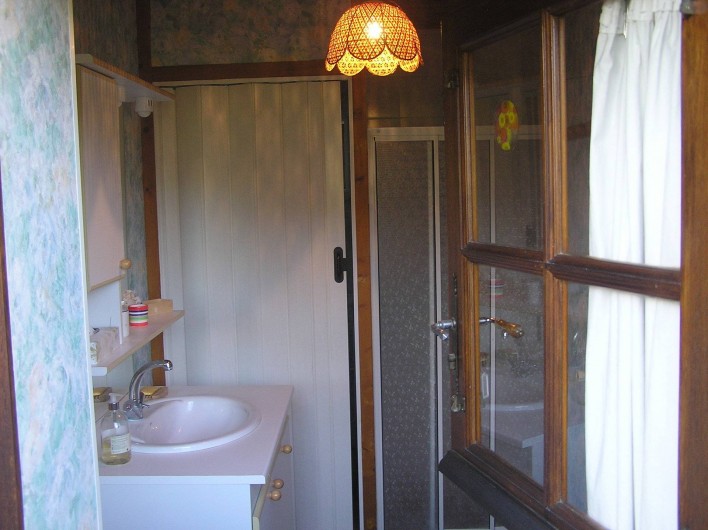 Location de vacances - Chambre d'hôtes à Lombron - salle de bain chambre 2 et 3 à partager