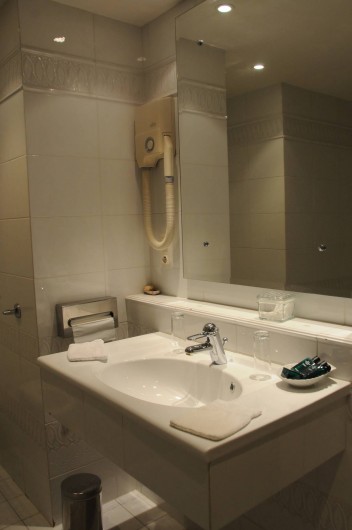 Location de vacances - Hôtel - Auberge à La Roche-Bernard - La salle de bain d'une chambre Standard