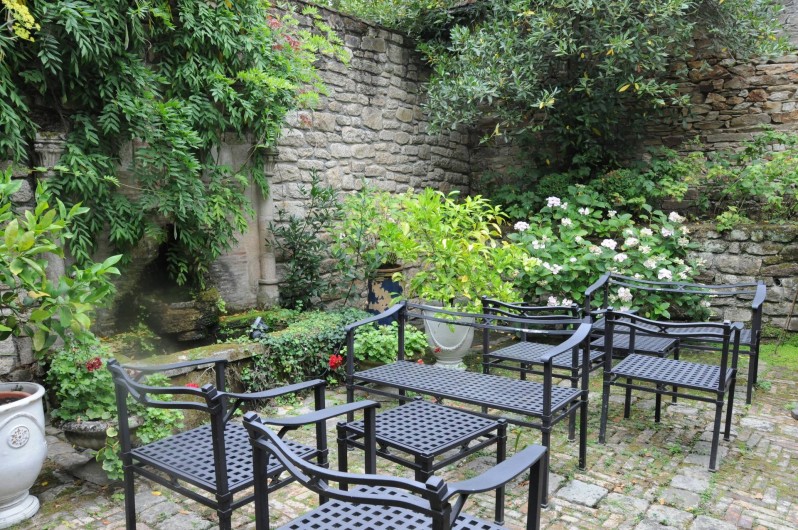 Location de vacances - Hôtel - Auberge à La Roche-Bernard - La petite terrasse intérieure