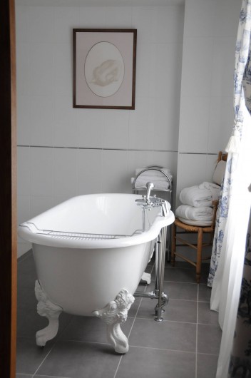 Location de vacances - Hôtel - Auberge à La Roche-Bernard - La salle de bain d'une chambre Privilège