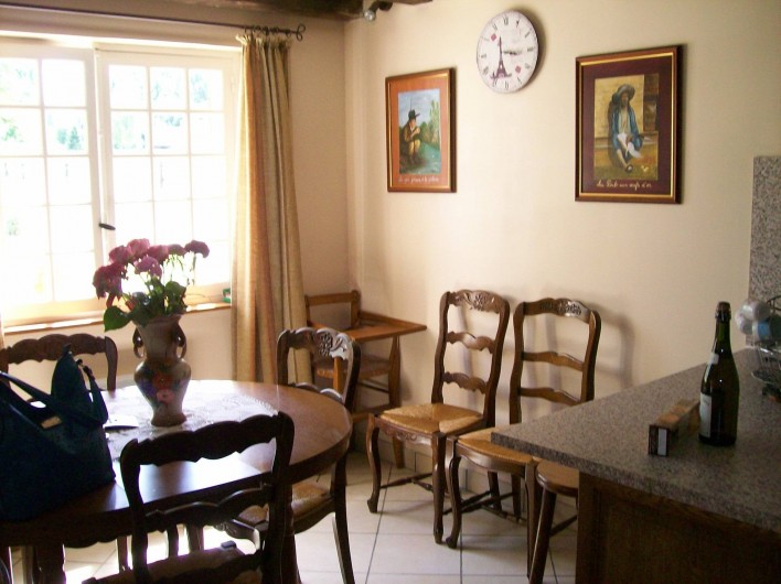 Location de vacances - Gîte à Nonant-le-Pin - espace repas : comptoir + table
