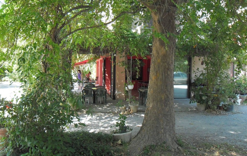 Location de vacances - Hôtel - Auberge à Malarce-sur-la-Thines - Terrasse ombragé