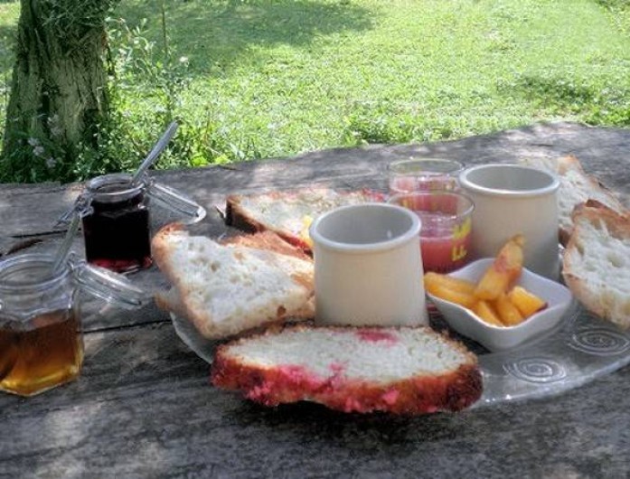 Location de vacances - Gîte à Velleron - Petit déjeuner sur l'herbe