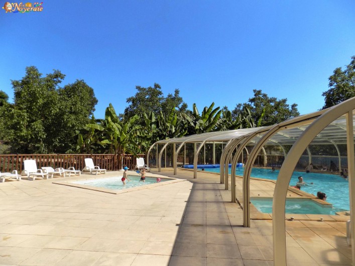 Location de vacances - Chalet à Sarlat-la-Canéda - La piscine couverte