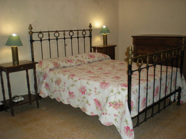 Location de vacances - Villa à Le Barroux - Chambre est
1 grand lit
