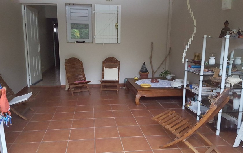 Location de vacances - Villa à Sainte-Anne - salon coté jardin ambiance zen