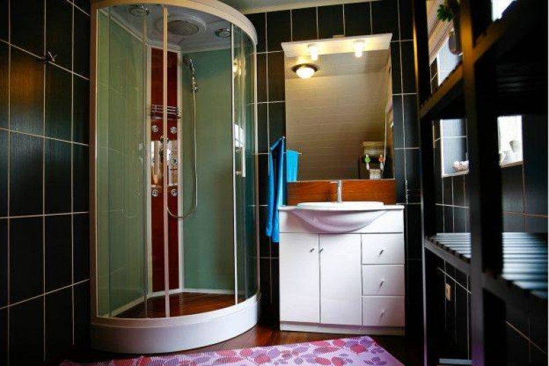 Location de vacances - Maison - Villa à Libramont - salle de bain avec douche