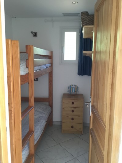 Location de vacances - Appartement à La Croix-Valmer - plus une chambre cabine avec deux lits superposés en 80x190,