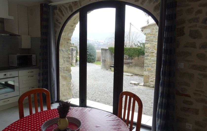 Location de vacances - Gîte à Saou - Gîte du Haulty séjour/cuisine