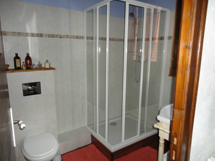 Location de vacances - Villa à Saint-Pierre-d'Entremont (Isère) - La salle de douche de la chambre Chartreuse