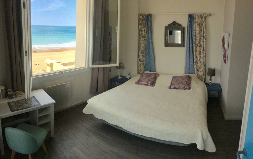 Chambre avec vue sur l'océan, baignoire, toilettes et une terrasse (2pers)