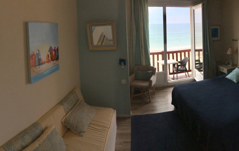 Chambre avec vue sur l'océan, douche, toilettes, canapé et terrasse (2pers)