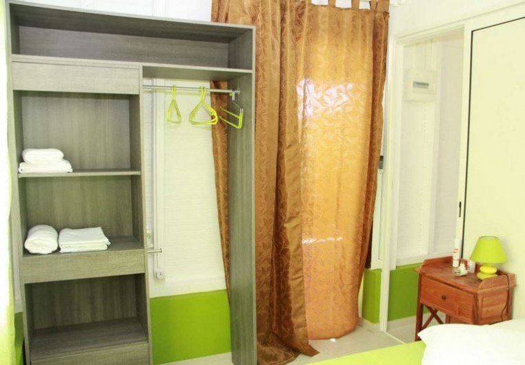 Location de vacances - Bungalow - Mobilhome à Rivière-Salée - Dressing chambre n°1