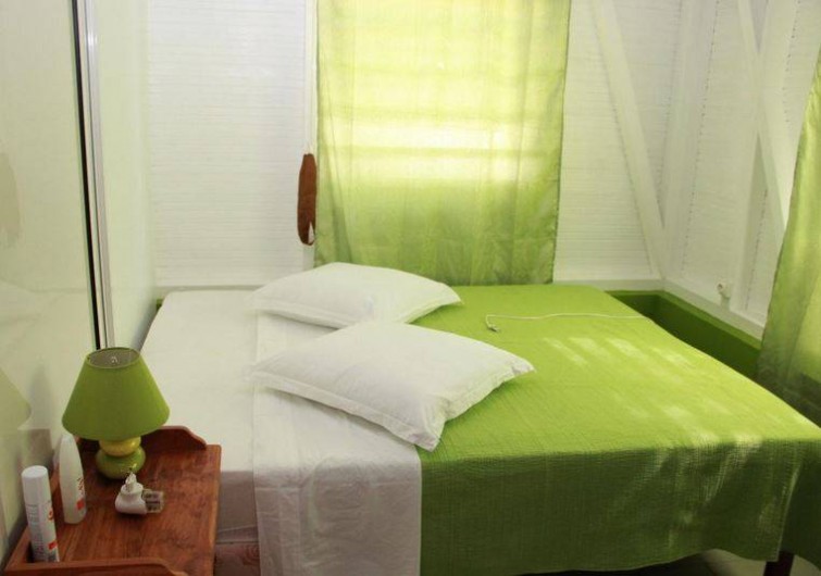 Location de vacances - Bungalow - Mobilhome à Rivière-Salée - Chambre n° 1 climatisée Grand lit 160 sur 200