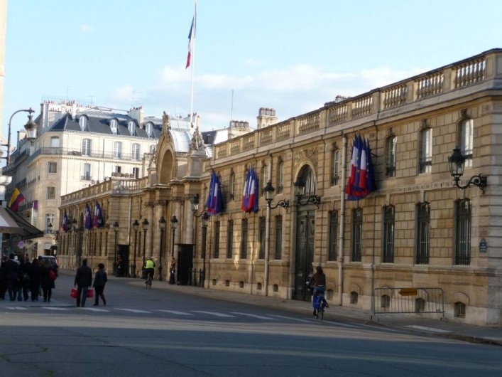 Location de vacances - Appartement à Champs-Élysées - Le Palais de l'Elysées à 2 minutes à pied juste derrière l'appartement