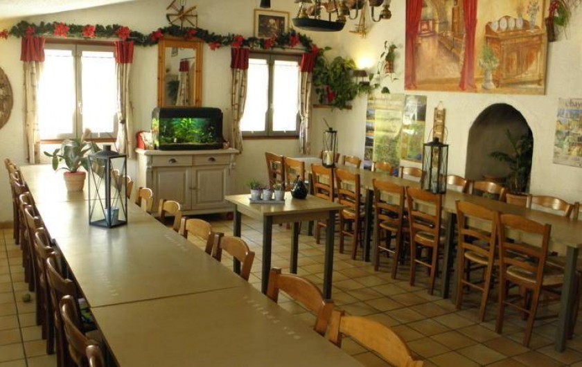 Location de vacances - Gîte à Méolans-Revel - La salle des petits déjeuner et dîners