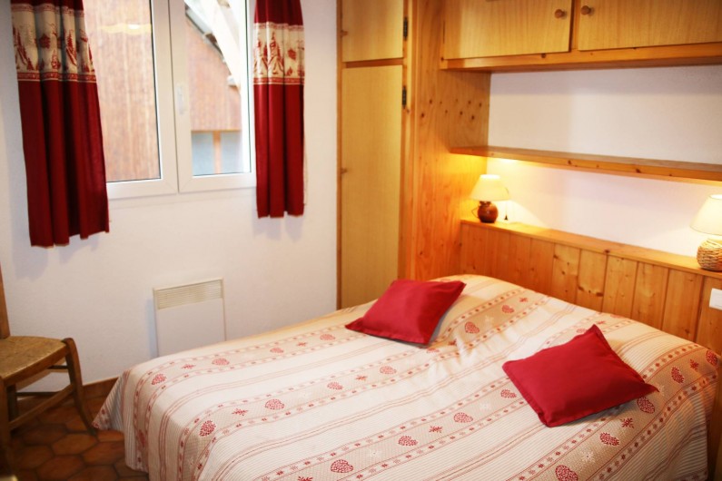 Location de vacances - Villa à Saint-Chaffrey - Chambre avec 2 lits 80x200 adaptable en lit double