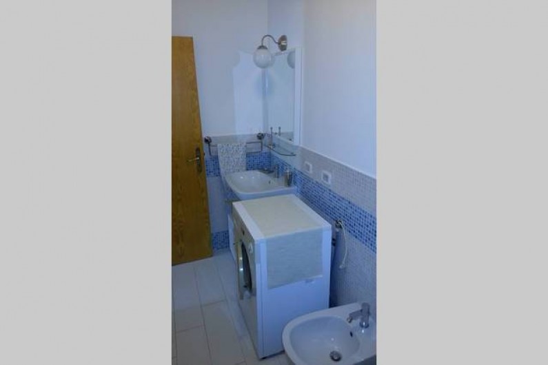 Location de vacances - Appartement à Agropoli - Le bain avec lave-linge ....