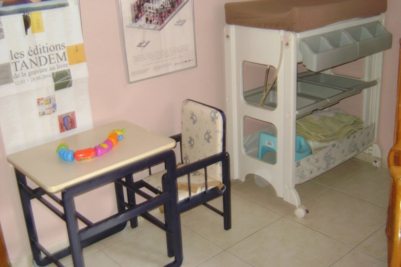 Location de vacances - Chambre d'hôtes à Trivières - ACCESSOIRES ENFANTS A DISPOSITION GRATUITEMENT + LITS PARAPLUIES