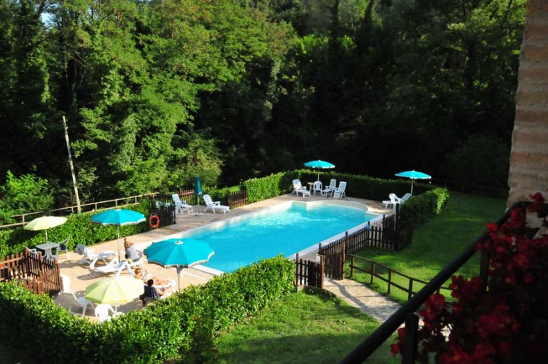 Location de vacances - Appartement à Gubbio - Vue de la piscine