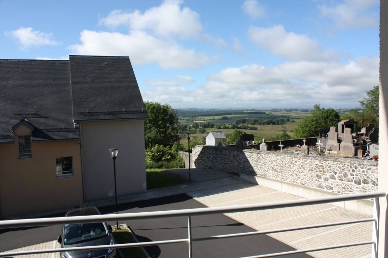 Location de vacances - Studio à Picherande - Vue du bâtiment A sur monts du Cantal