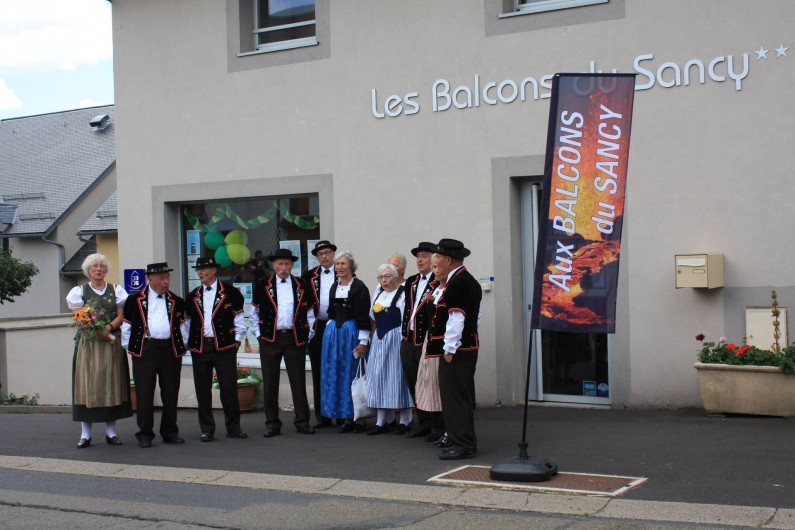 Location de vacances - Studio à Picherande - Fête de la Gentiane 15/08/16, groupe folklorique Suisse