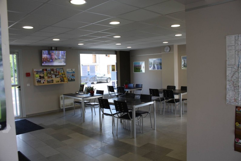 Location de vacances - Studio à Picherande - Salle du bâtiment accueil où sont servis les petits déjeuners