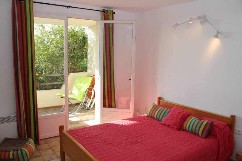 Location de vacances - Chambre d'hôtes à Porticcio - Chambre 2 rez de chaussée avec balcon vue mer