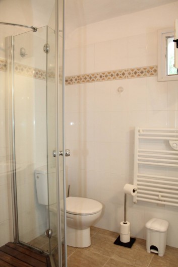 Location de vacances - Chambre d'hôtes à Porticcio - Salle d'eau rez de chaussée avec toilette