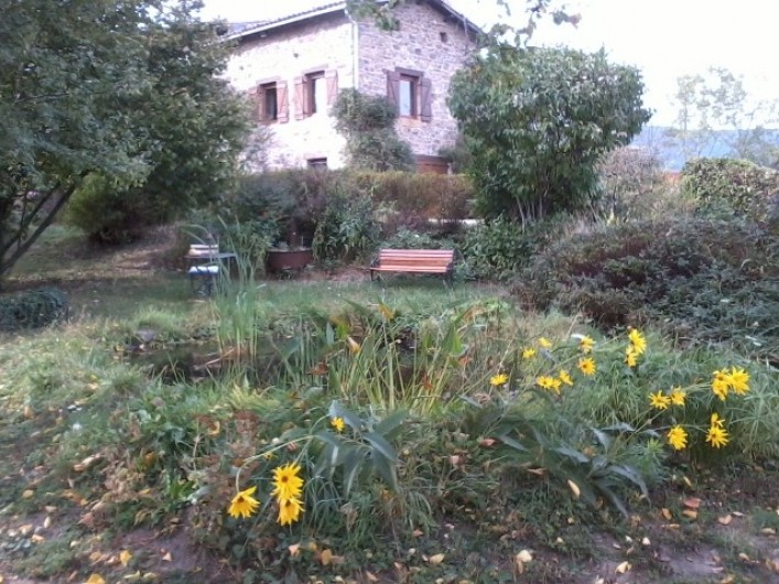 Location de vacances - Chambre d'hôtes à Pélussin - une partie du jardin
