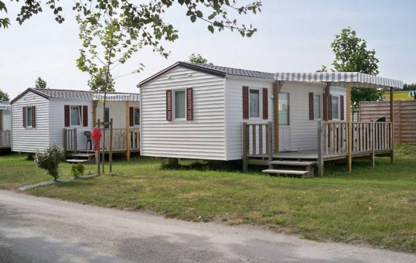 Location de vacances - Camping à Semussac - Mobil home avec terrasse semi-couverte