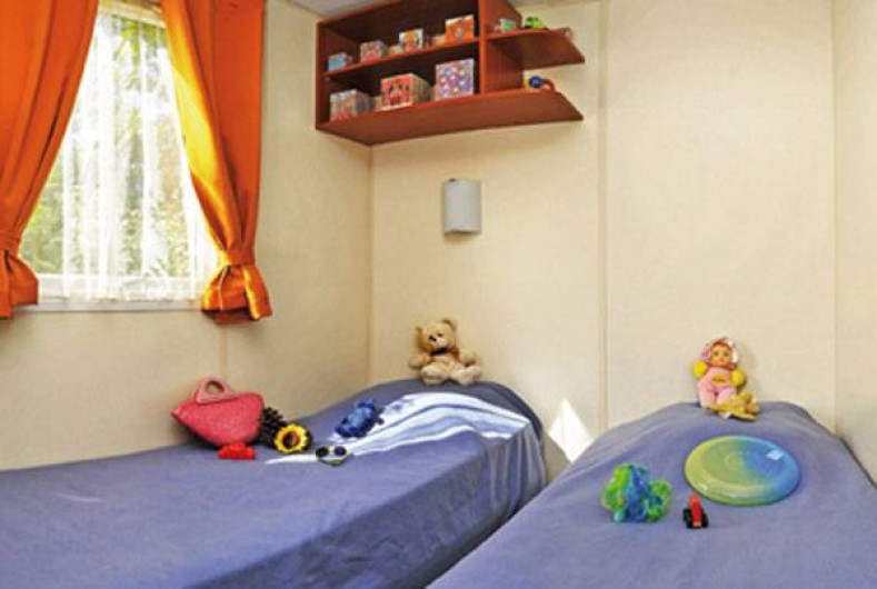 Location de vacances - Camping à Semussac - Mobil home avec terrasse semi-couverte