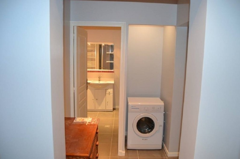 Location de vacances - Appartement à Boulogne-sur-Mer - Laverie  avec : Machine à laver, penderie,table à repasser,fer,desserte etc...