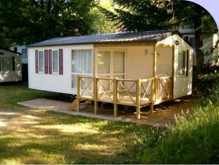 Location de vacances - Camping à La Bourboule - mobil-home 31 m² 2ch , terrasse semi-couverte