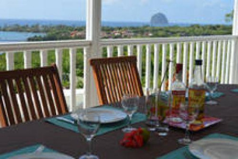 Location de vacances - Villa à Le Diamant - petit déjeuner sur la terrasse