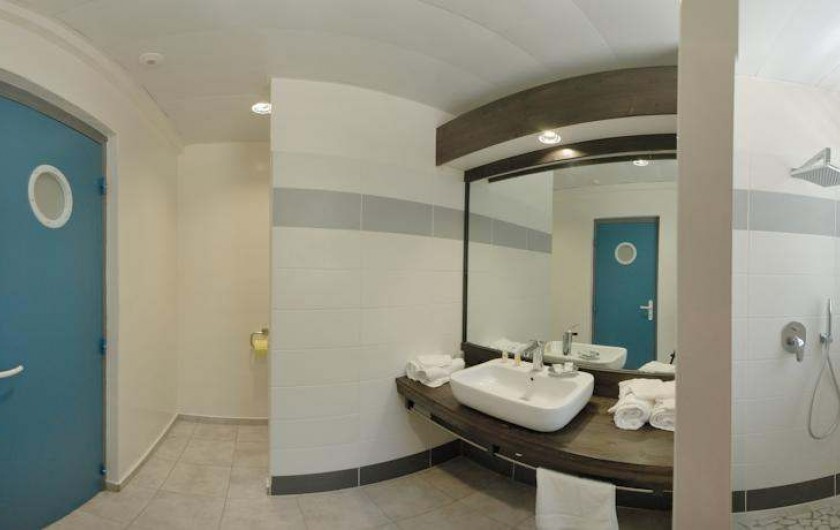 Location de vacances - Hôtel - Auberge à Terre-de-Haut - Salle de bain de votre chambre vue mer !!