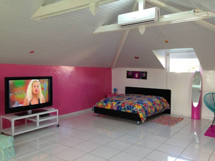 Location de vacances - Bungalow - Mobilhome à Sainte-Anne - Studio Myosotis - 48 m2  2 Couchages, TV écran géant, clim, mini frigo, salon