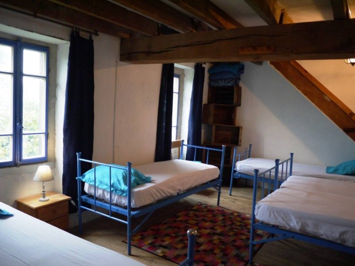 Location de vacances - Gîte à Saint-Rémy-de-Blot - Chambre 1 : 7 lits au 1er étage
