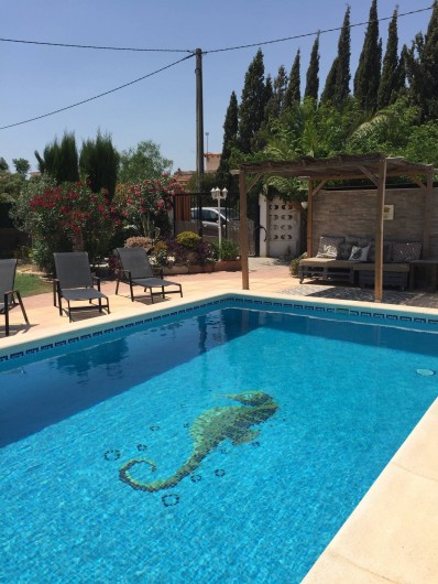Location de vacances - Villa à Domeño - Belle piscine de 4m x 8 m avec une profondeur maximum de 1m90.