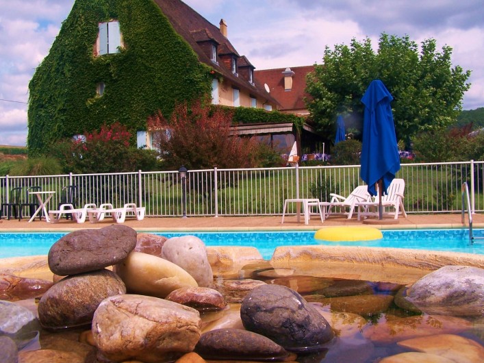 Location de vacances - Hôtel - Auberge à Vezac - HOTEL ET PISCINE