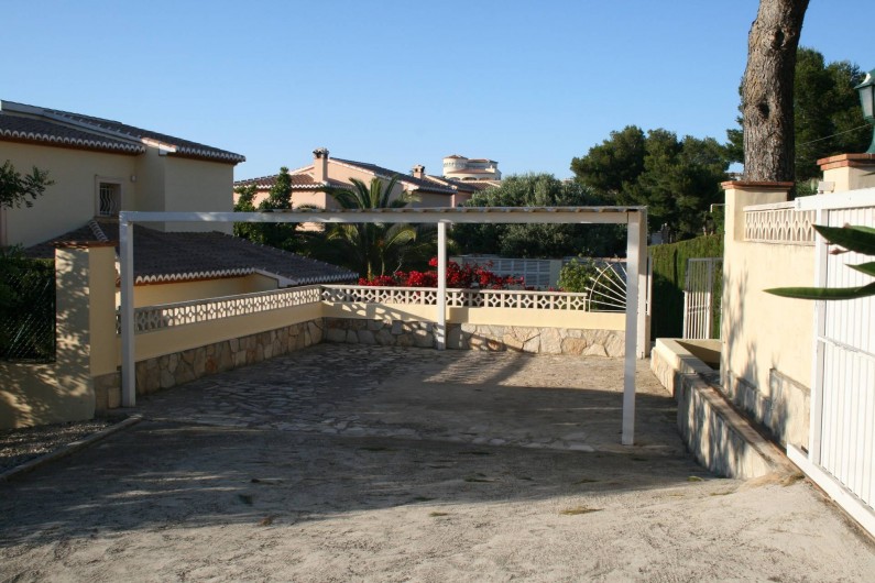 Location de vacances - Villa à Xàbia - Couvert pour 2 Voitures à l'intérieur de la propriété