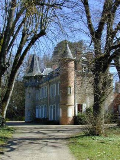 Location de vacances - Château - Manoir à Ourouer-les-Bourdelins - Vue de côté