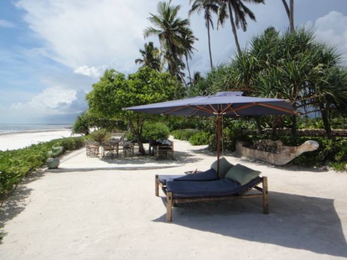 Location de vacances - Villa à Zanzibar - Notre plage privée , à gauche la lagune , à droite la piscine et la villa .